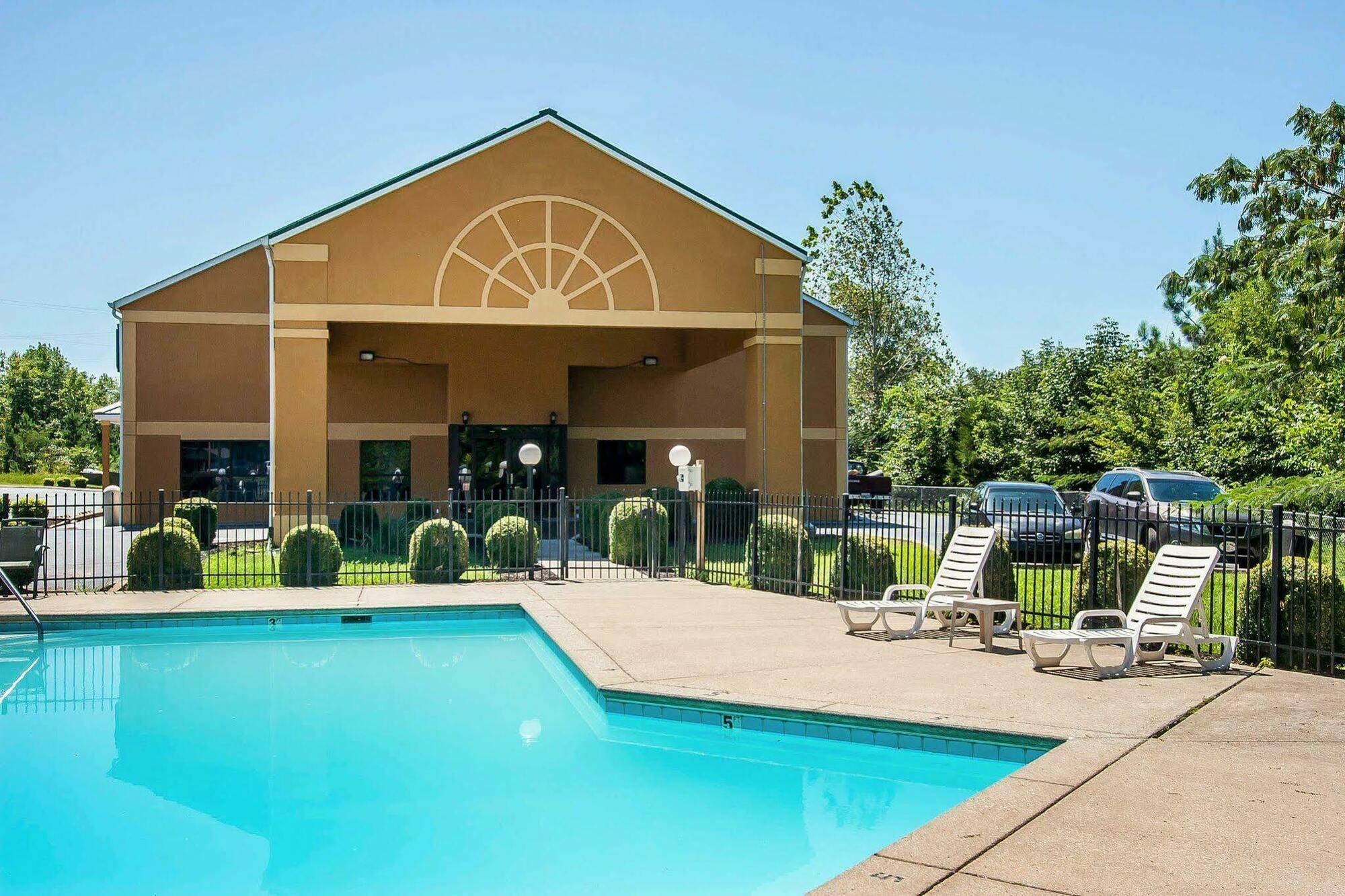 Econo Lodge Inn & Suites Centerville Exterior photo