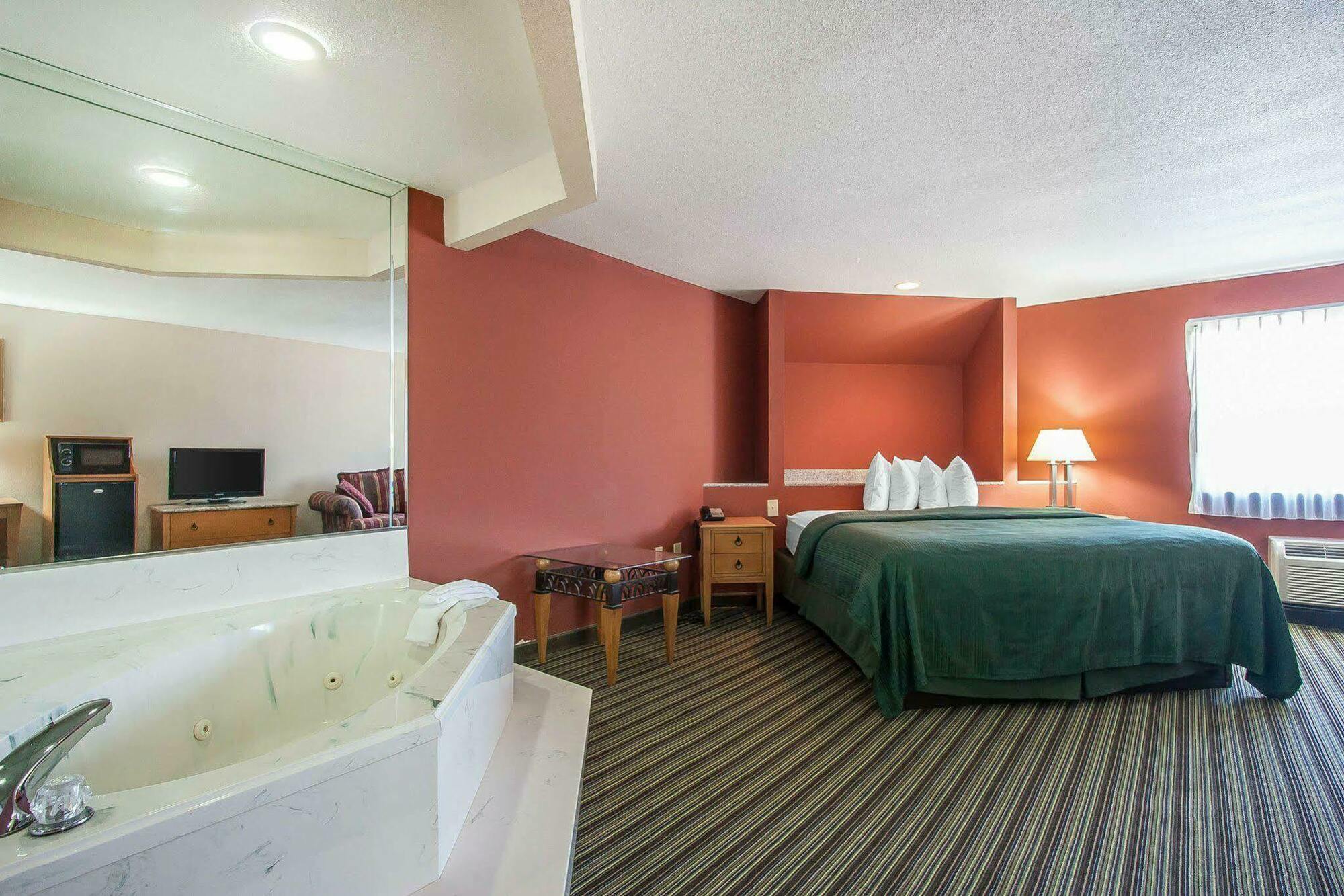 Econo Lodge Inn & Suites Centerville Exterior photo